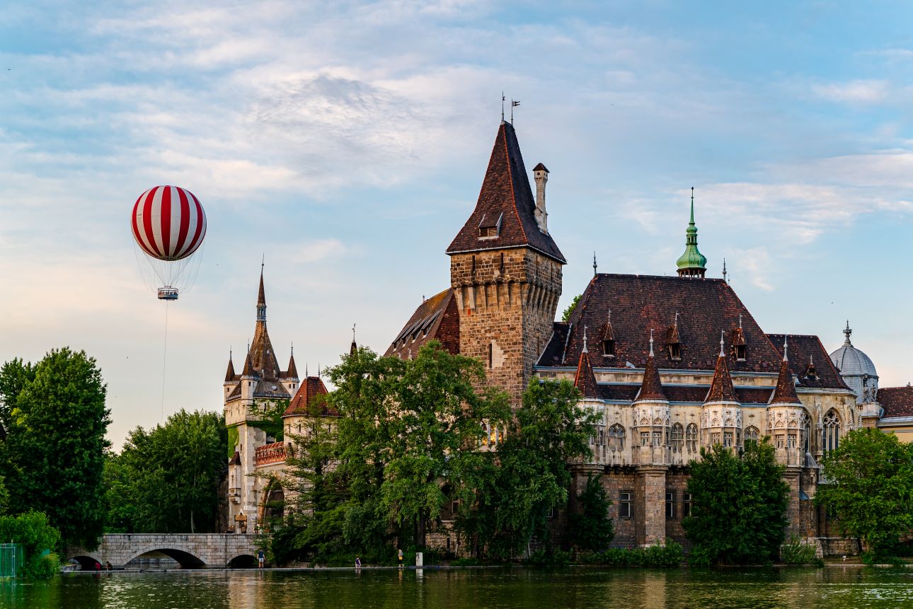 Budapest-Varosliget-Vajdahunyad-MTU, Fot&oacute;: MT&Uuml;