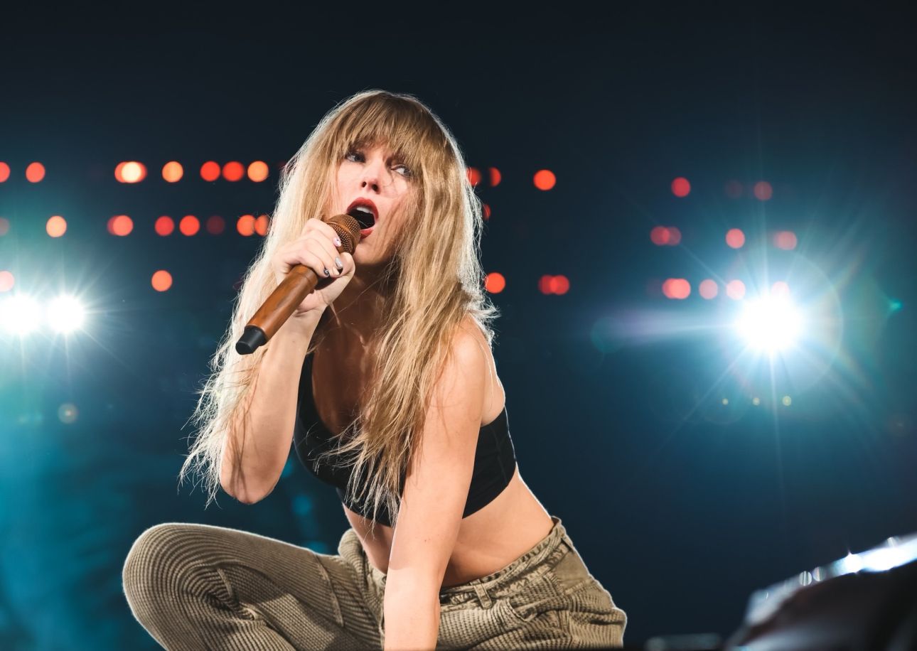 Taylor-Swift-FB