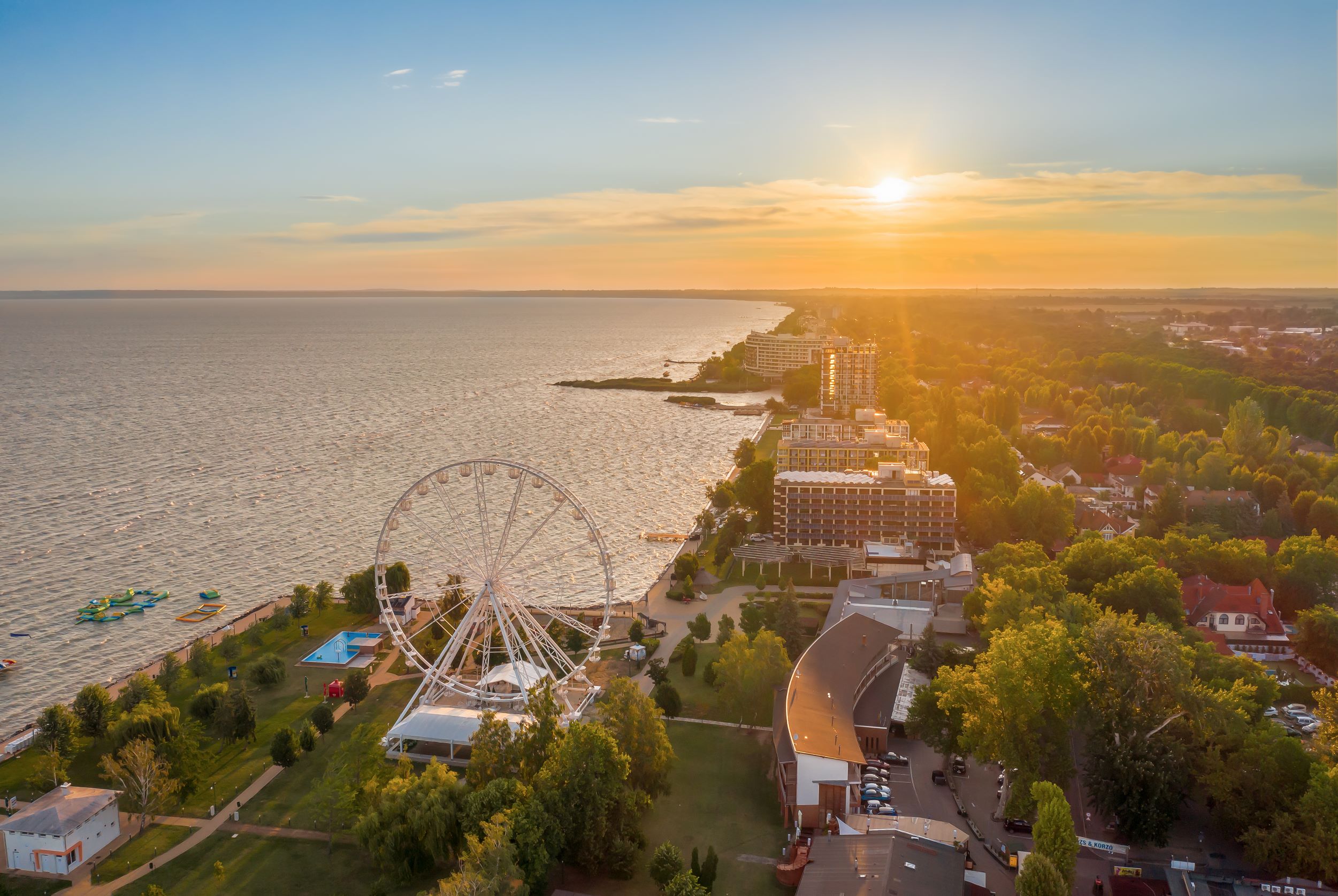 Siófok az óriáskerékkel, Fotó: MTÜ