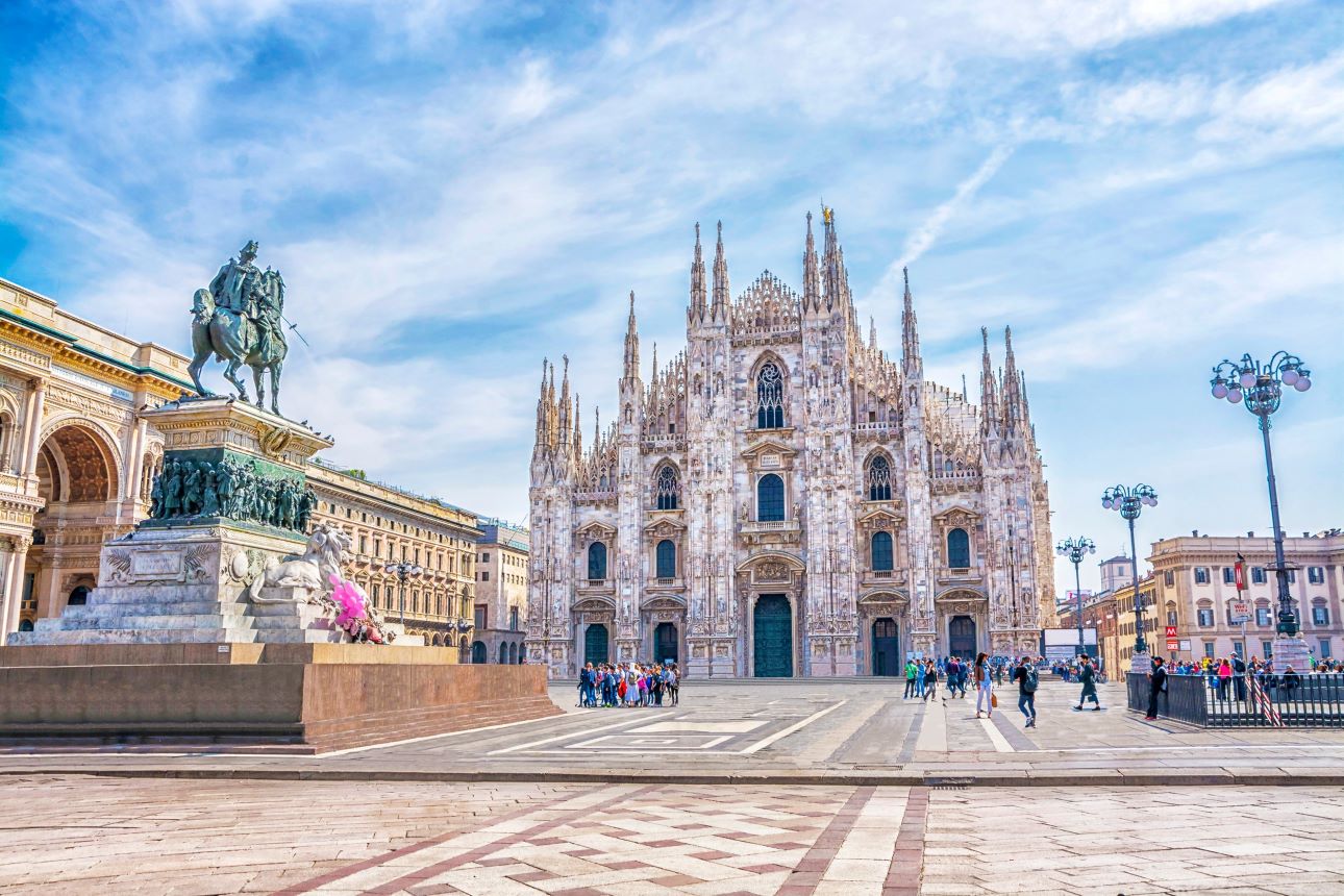 milano-piazza-duomo-123rf