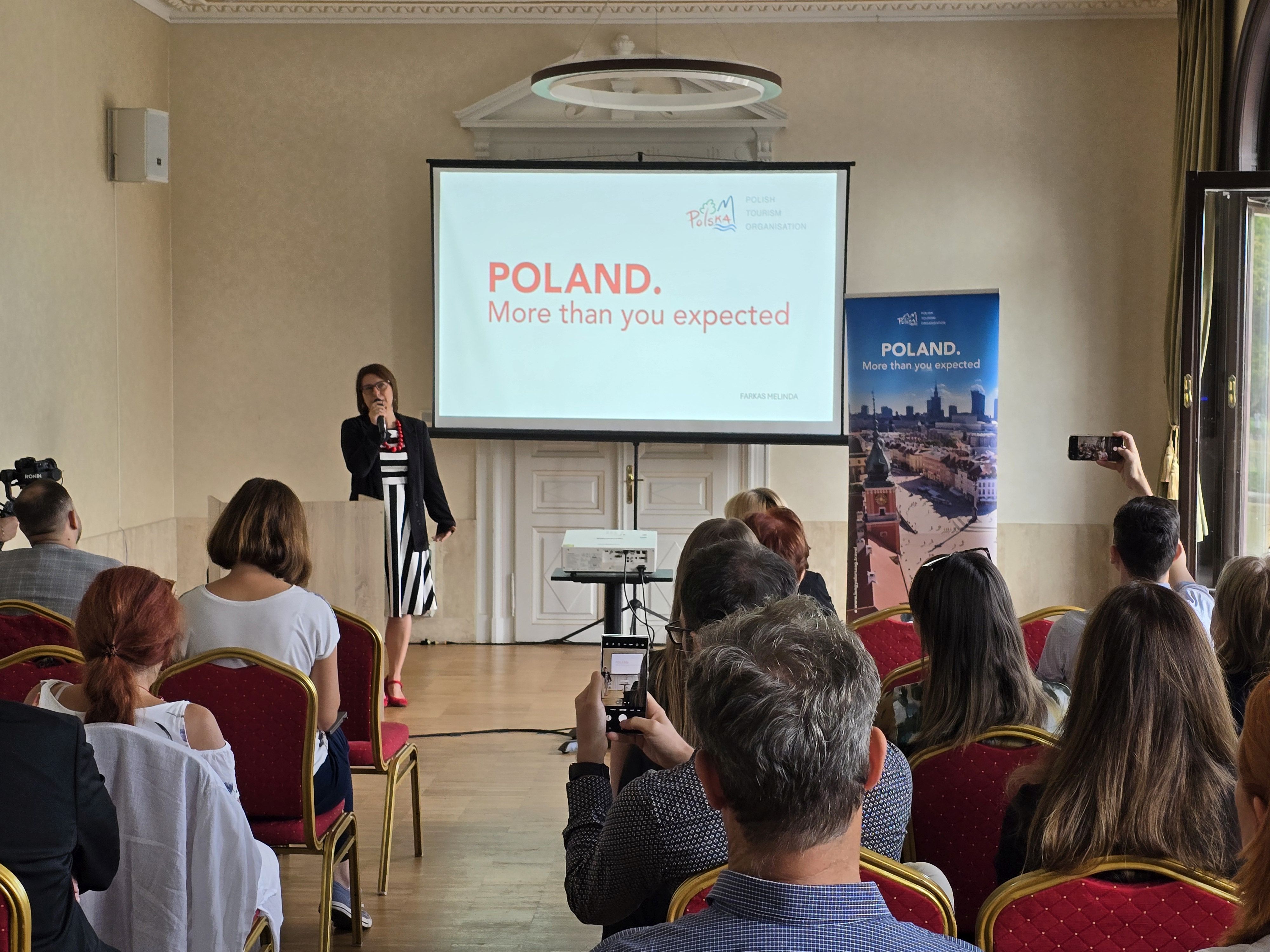 Farkas Melinda prezental, Fotó: turizmus.com