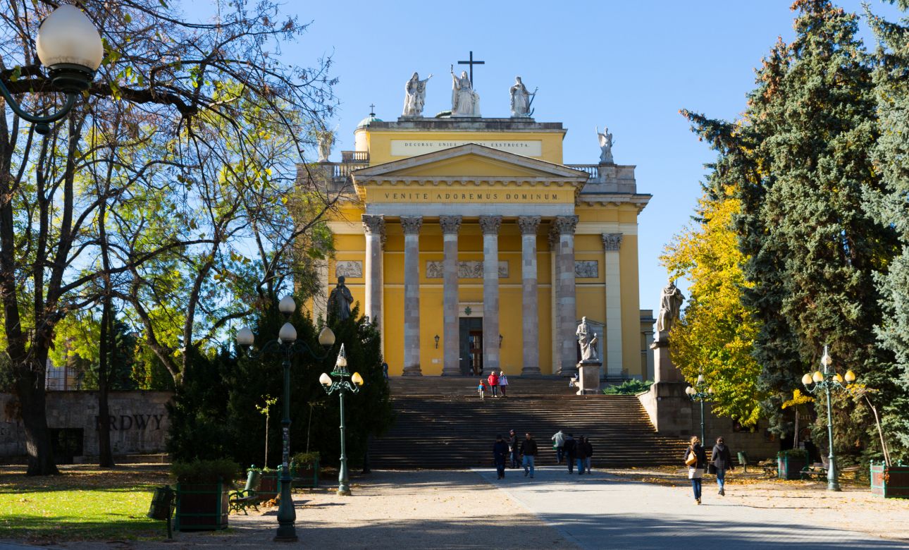 Eger-bazilika-123rf