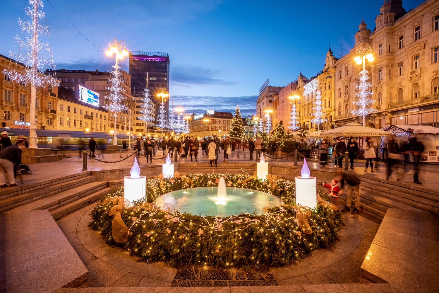 advent-at-ban-jelacic-square-optimized-for-web-julien-duval