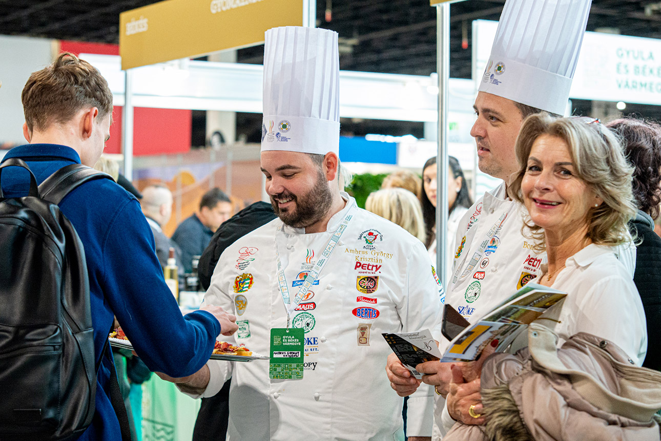 Utaz&aacute;s ki&aacute;ll&iacute;t&aacute;s, Fot&oacute;: Hungexpo
