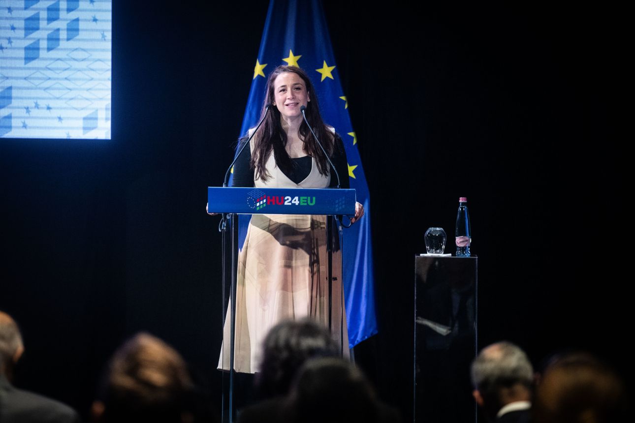 Turi Anik&oacute;, NGM k&ouml;zigazgat&aacute;si &aacute;llamtitk&aacute;r, Fot&oacute;: Hungarian Presidency