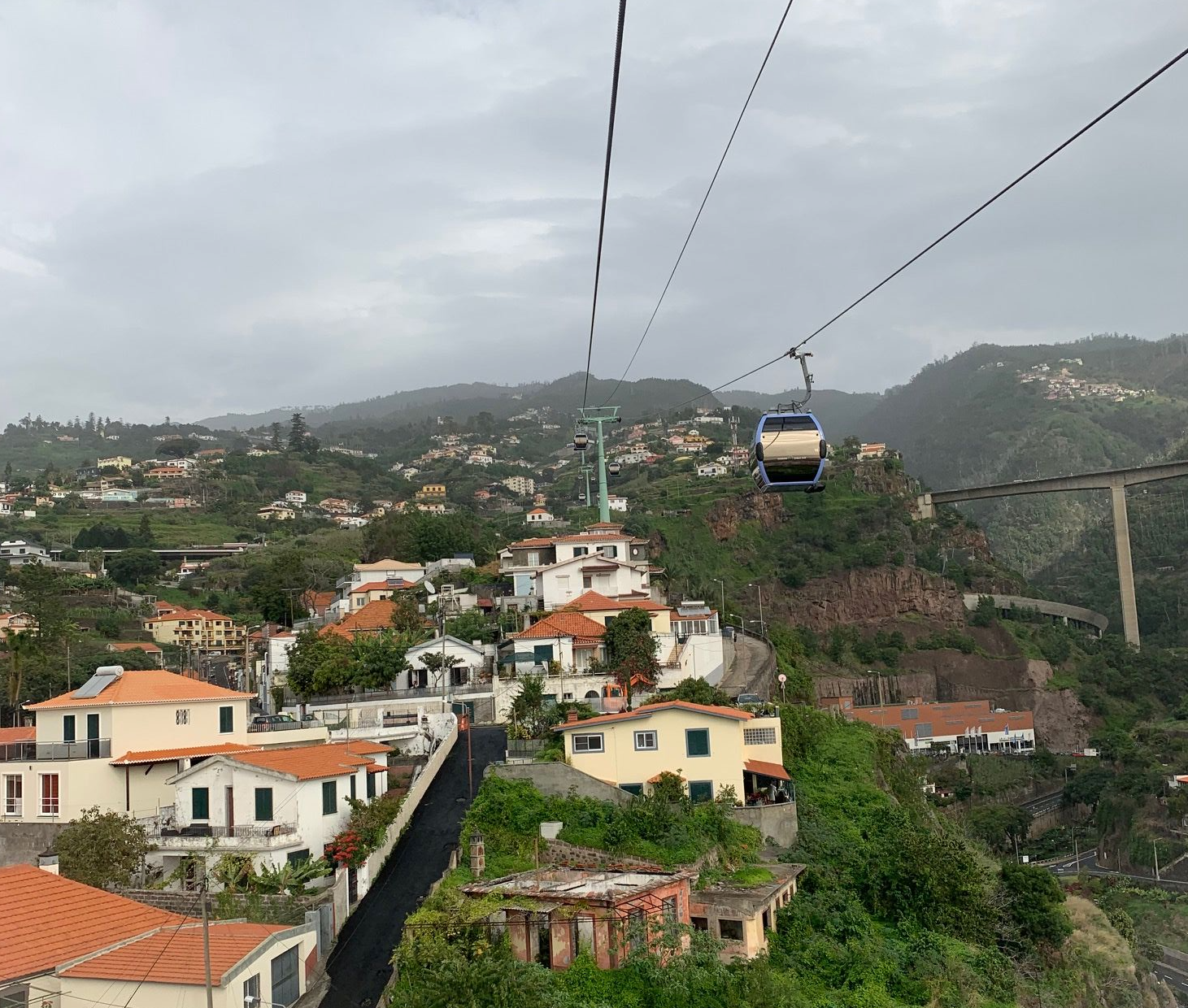 Egy egészen más Funchal tárul elénk a Libegőről