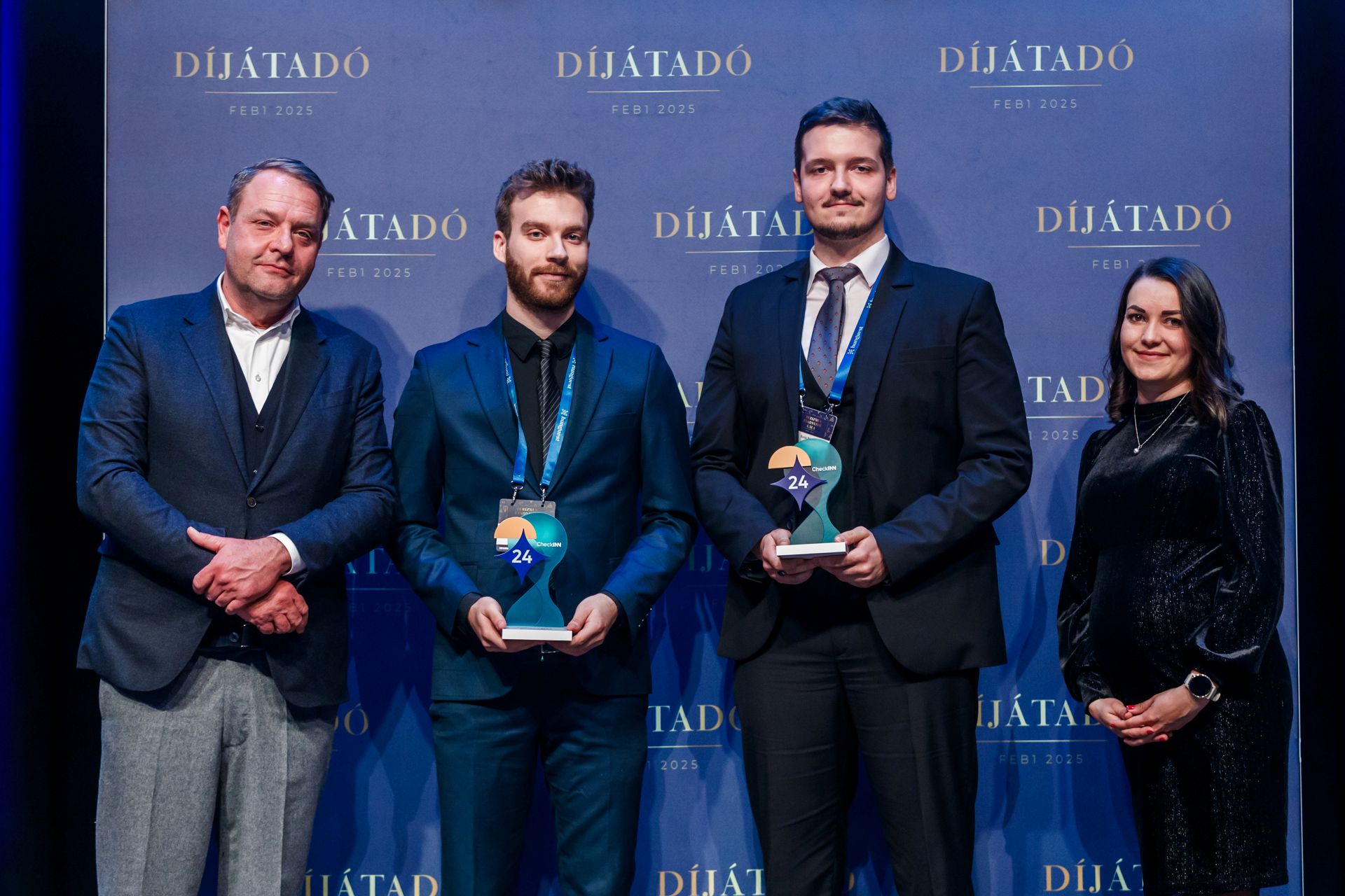 Guller Zolt&aacute;n, Antal Botond, Buz&aacute;s Bence &eacute;s R&aacute;zga-Ily&eacute;s No&eacute;mi a d&iacute;j&aacute;tad&oacute;n, Fot&oacute;: Turizmus.com