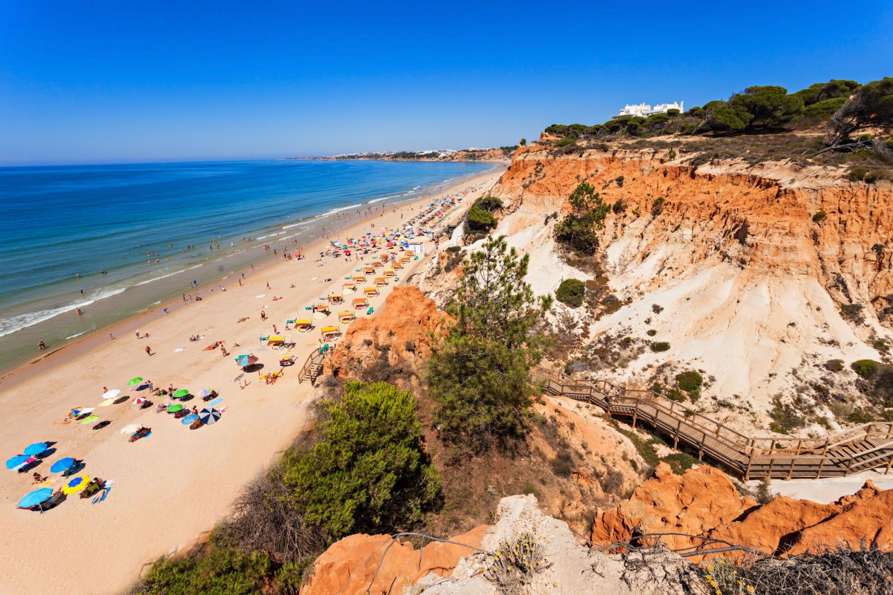 Portugalia-Praia-da-Falesia-123rf