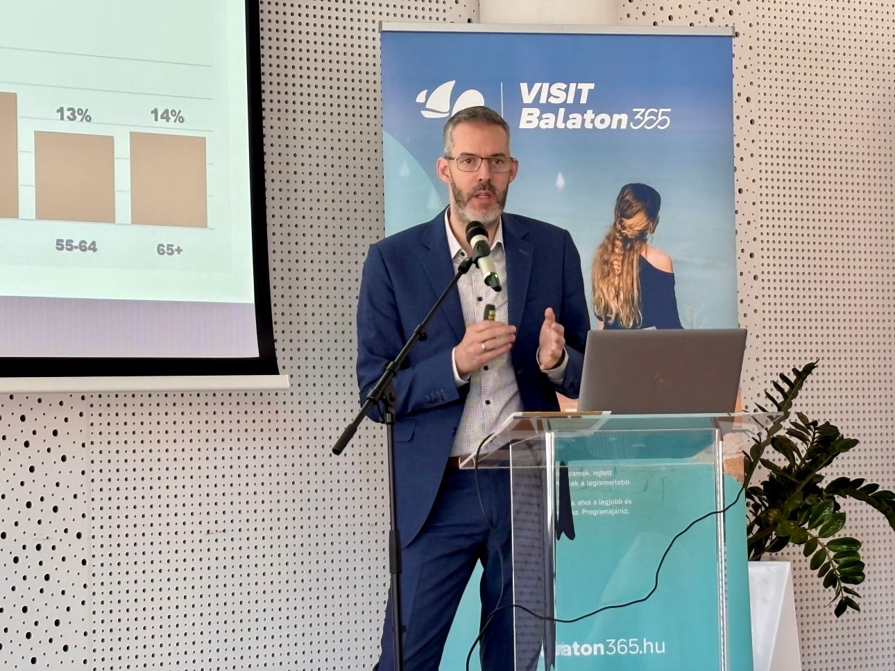 K&ouml;nnyid L&aacute;szl&oacute;, az MT&Uuml; vez&eacute;rigazgat&oacute;ja prezent&aacute;l a Balaton365 workshopon, Fot&oacute;: Turizmus.com