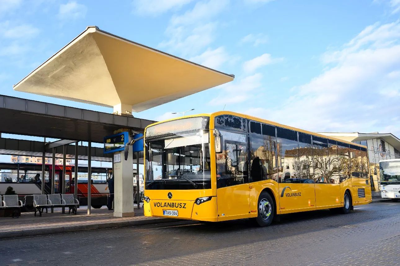 vol&aacute;nbusz, Fot&oacute;: M&Aacute;V