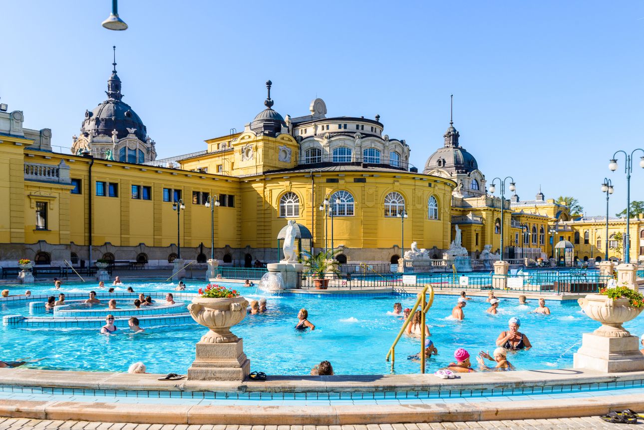 szechenyi-furdo-123rf