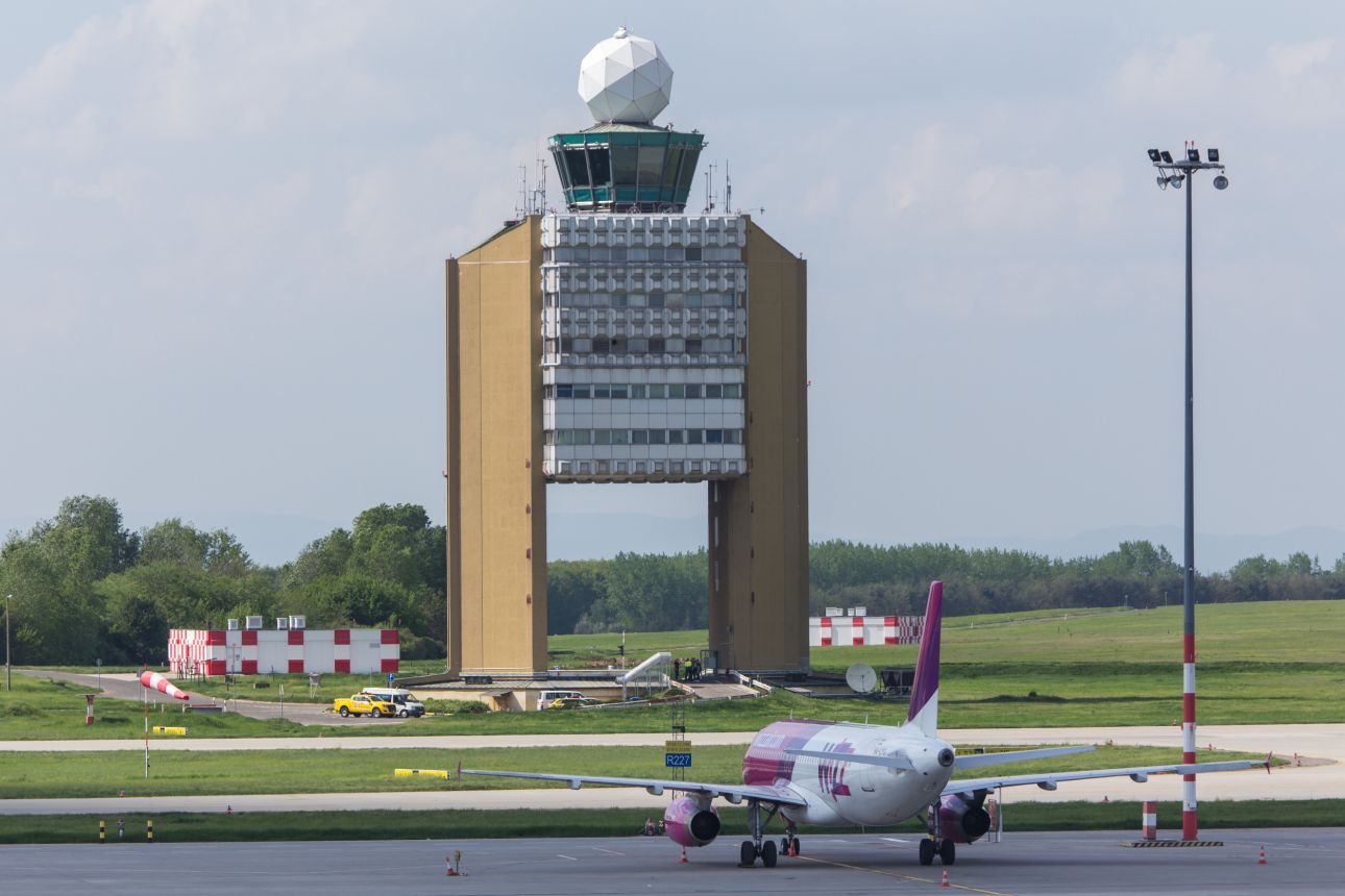 Budapest-airport-torony-123rf