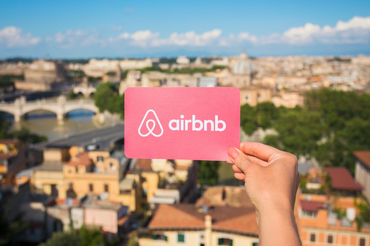 Airbnb-roma-123rf