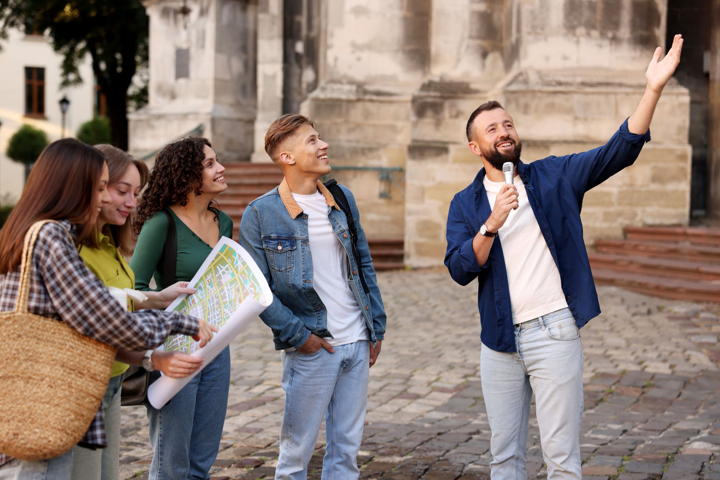 turista csoport idegevzeto, Fotó: 123rf.com
