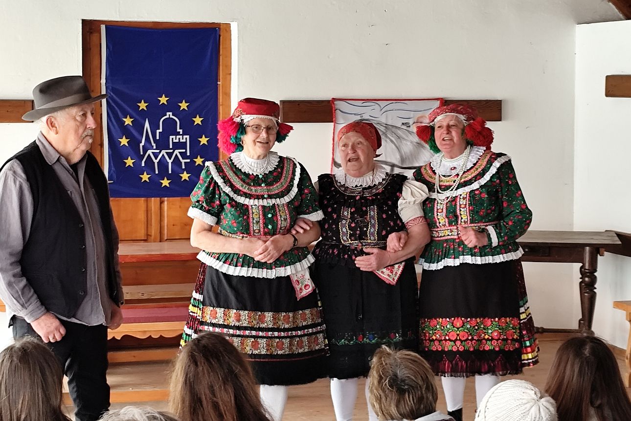 tard-matyoruhas-asszonyok, Fot&oacute;: Vajk Brigitta
