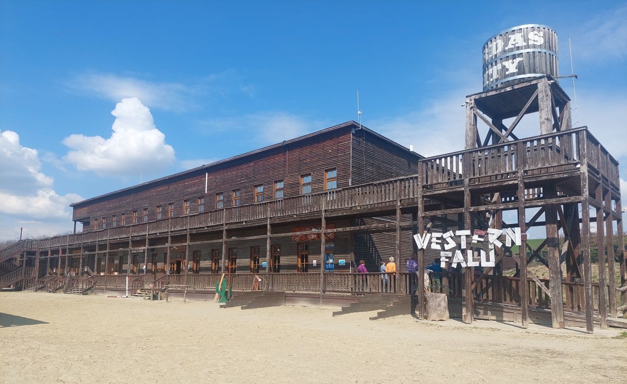 western falu-tordas, Fotó: turizmus.com