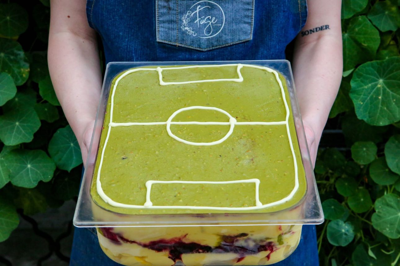 hátsó füves kiállítás torta, Fotó: Facebook
