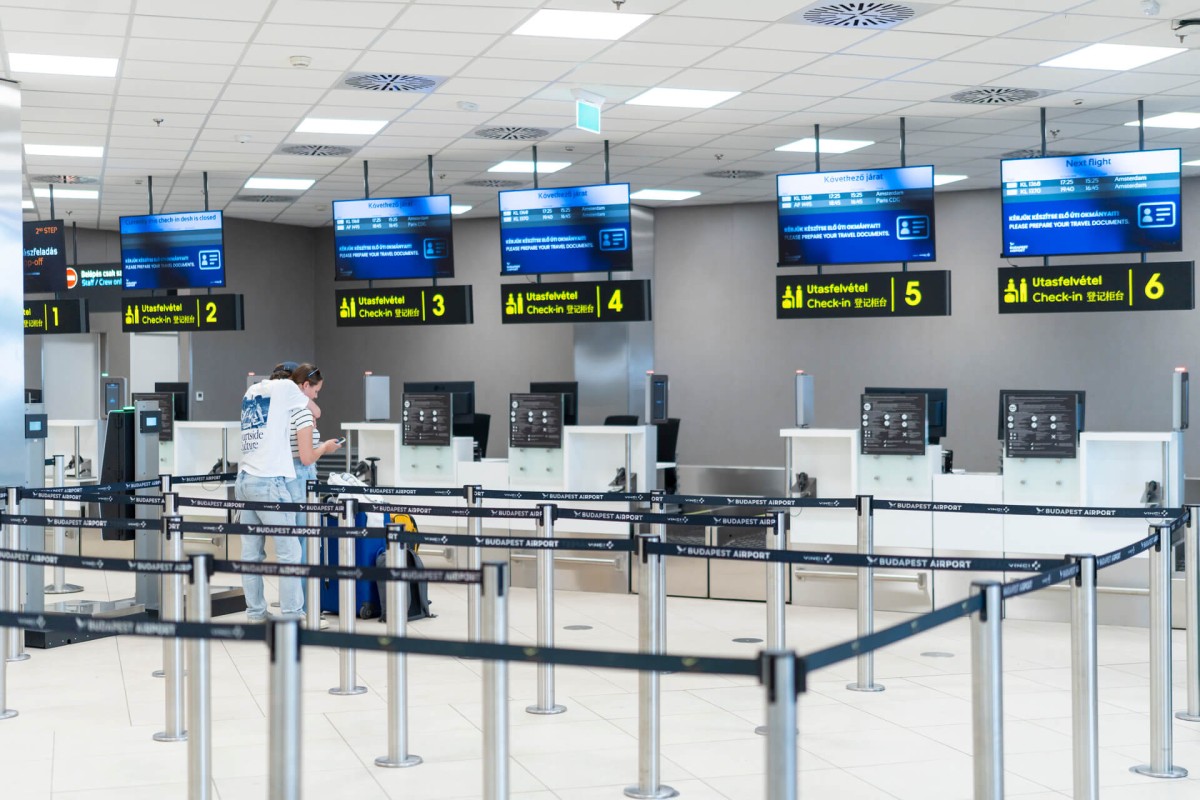 Check-in pultok, Fot&oacute;: Budapest Airport