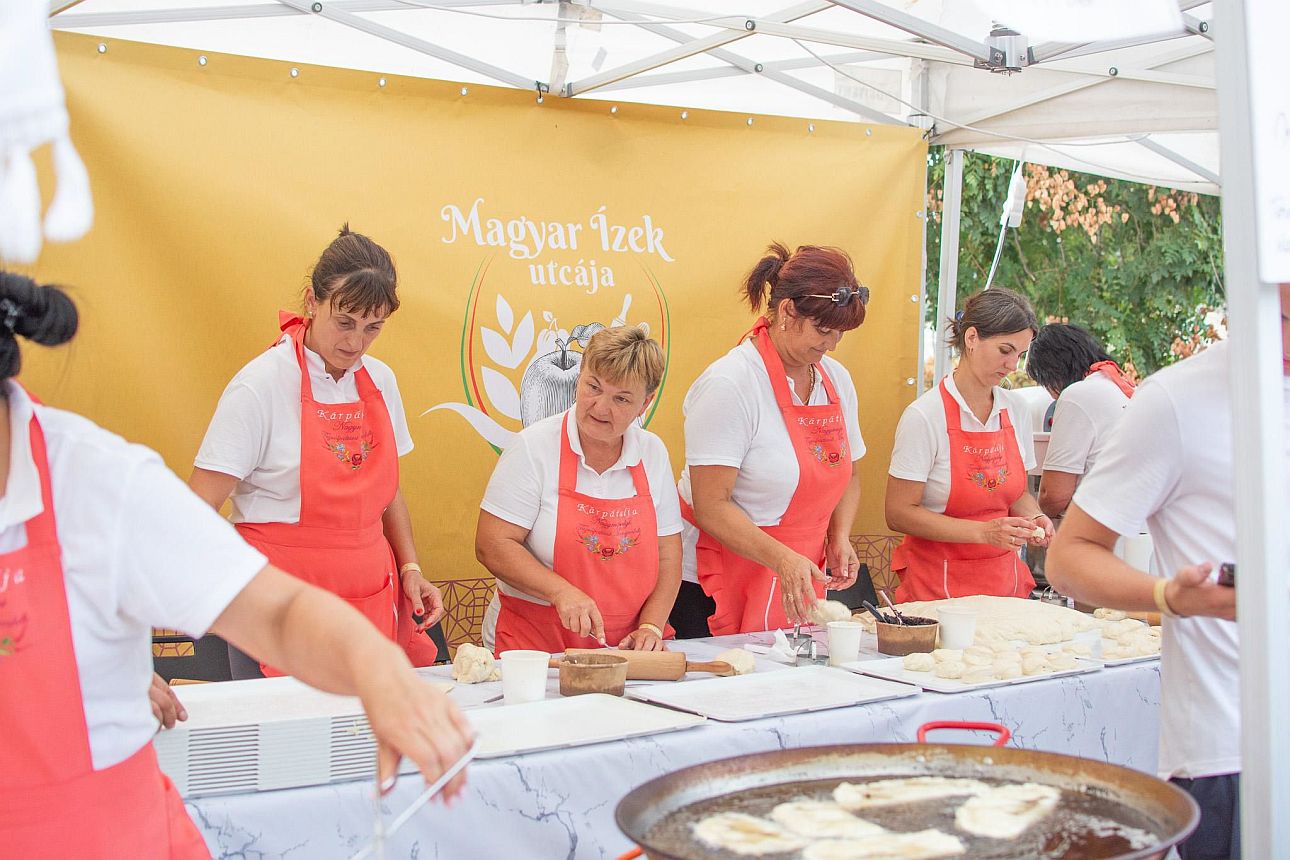 magyar izek utc&aacute;ja, Fot&oacute;: B&ouml;lcskei Zs&oacute;fia