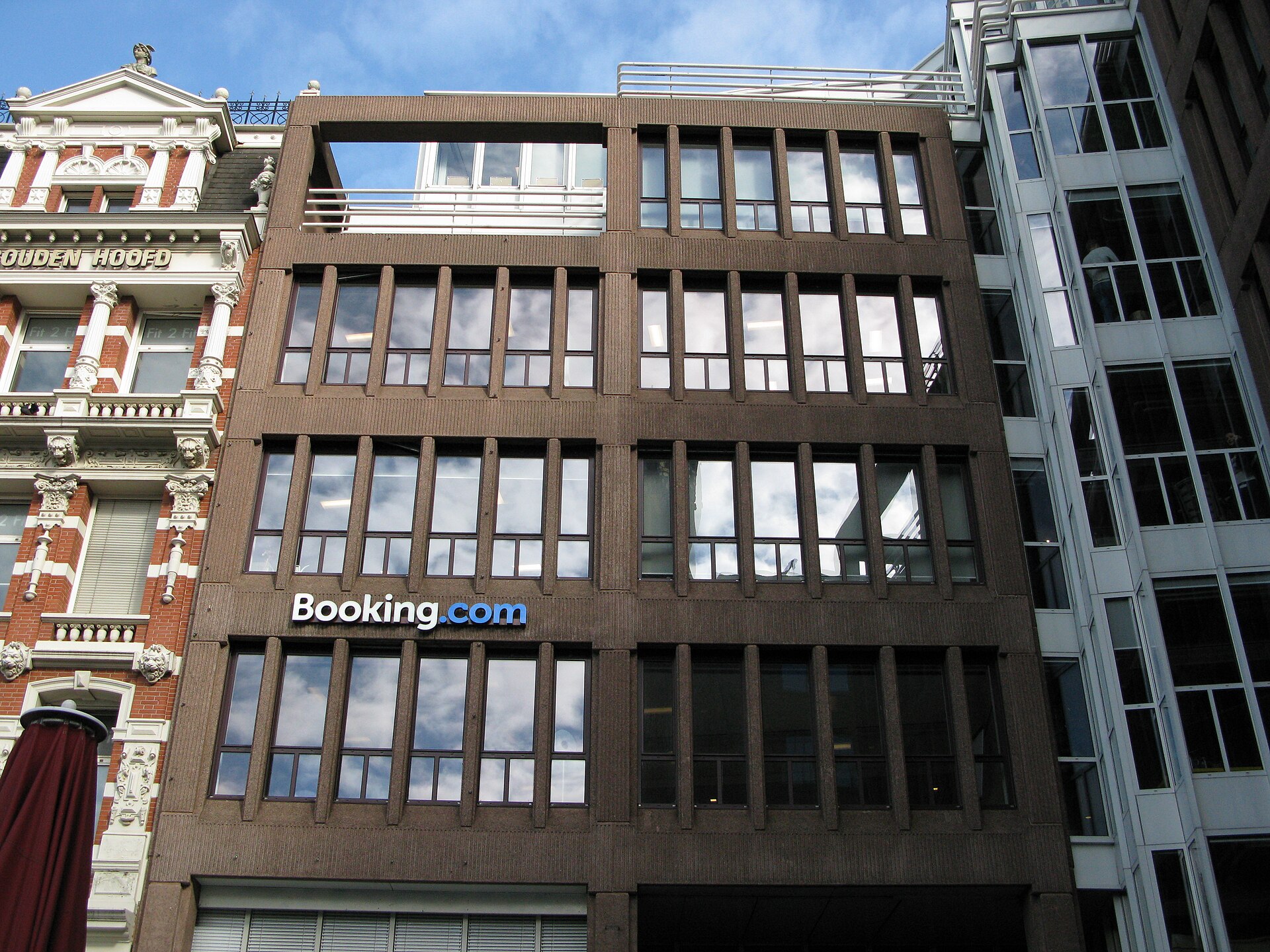 Booking-com-fohadiszallas-amszterdam-wikimedia-org