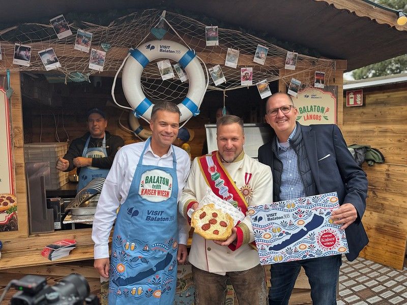 Wiener Kaiser Wiesn lángos pult, Fotó: Bánhalmi Norber©