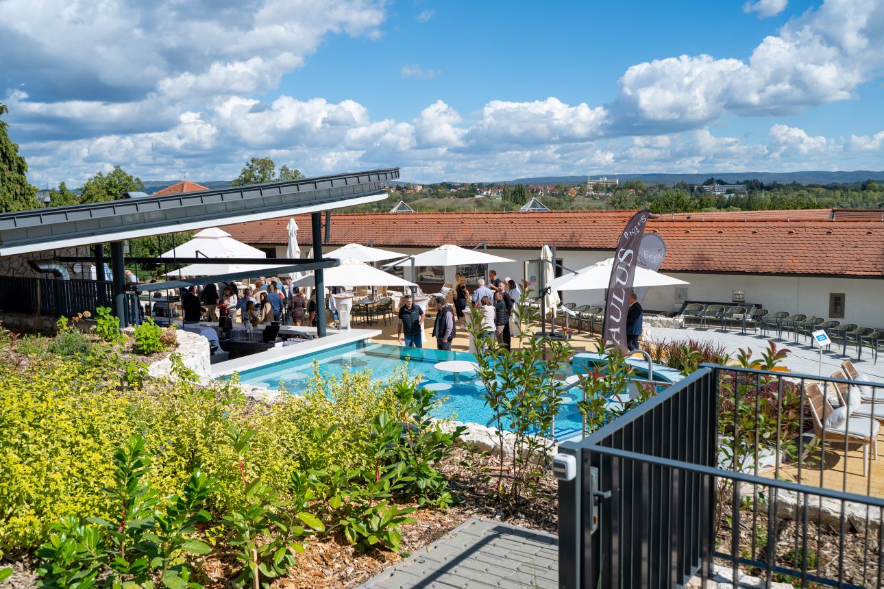 Kolping-Hotel-szabadteri-medence, Fotó: Kolping Family Resort