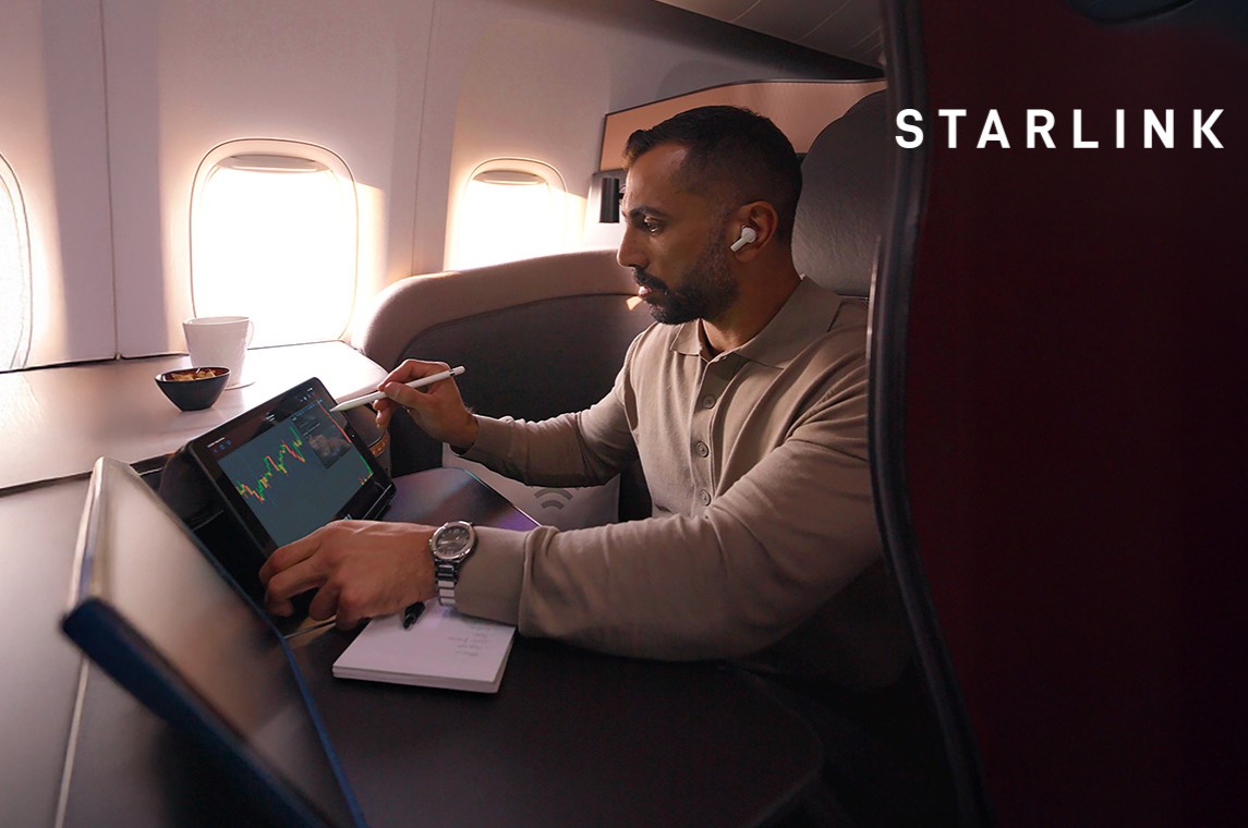 qsuite-man-starlink_Qatar Airways, Fotó: Qatar Airways