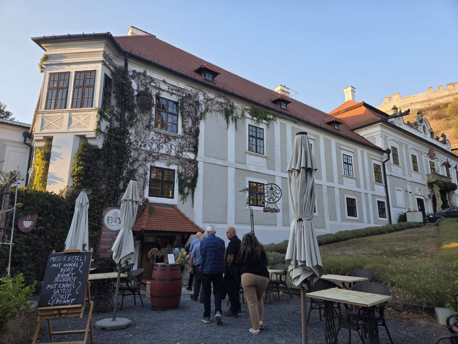 L&aacute;togat&aacute;s a s&uuml;megi p&uuml;sp&ouml;ki palota pinc&eacute;szet&eacute;ben, Fot&oacute;: VisitBalaton365