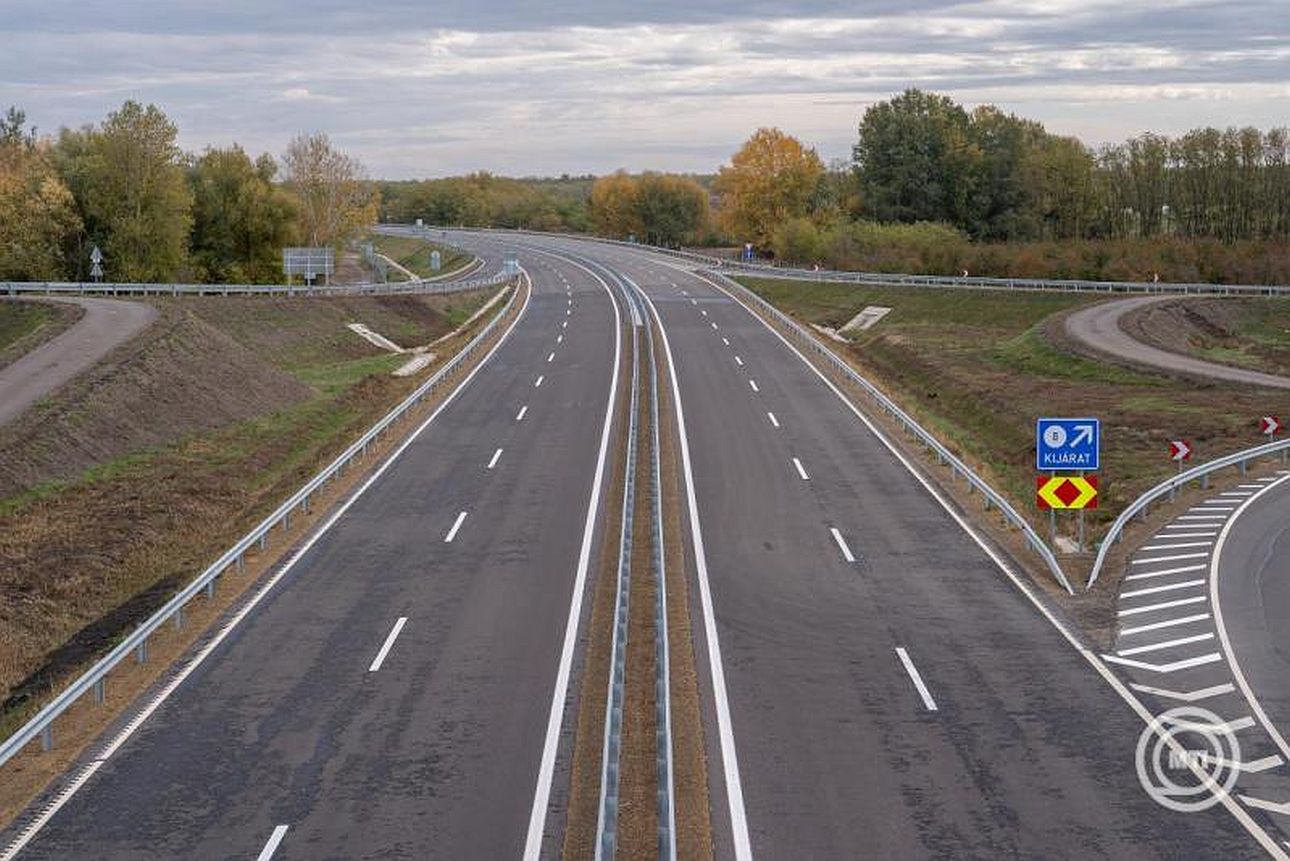 m49-es gyorsforgalmi útszakasz, Fotó: MTI
